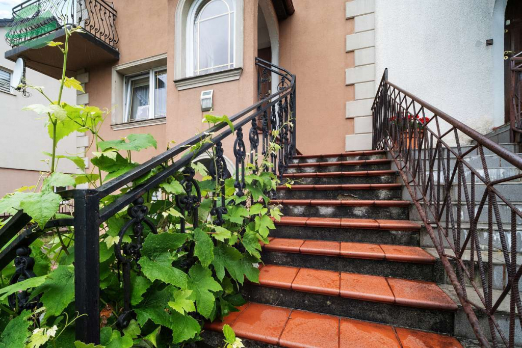 Dom jednorodzinny z niezależnym mieszkaniem i budy Darłowo - zdjęcie 2