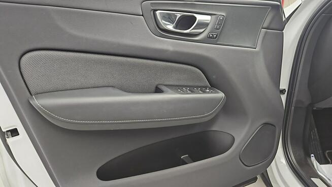 Volvo XC 60 R-Design aut ! Z Polskiego Salonu ! Faktura VAT ! Warszawa - zdjęcie 10