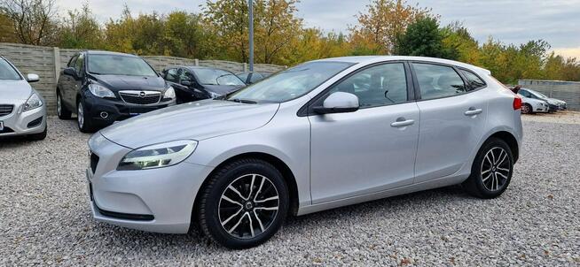 Volvo V40 D2 Momentum Płock - zdjęcie 4