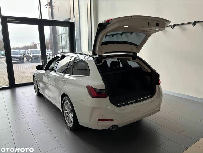 Salon PL, BMW Seria 318d Touring G20/G21 z 2024 Żoliborz - zdjęcie 9