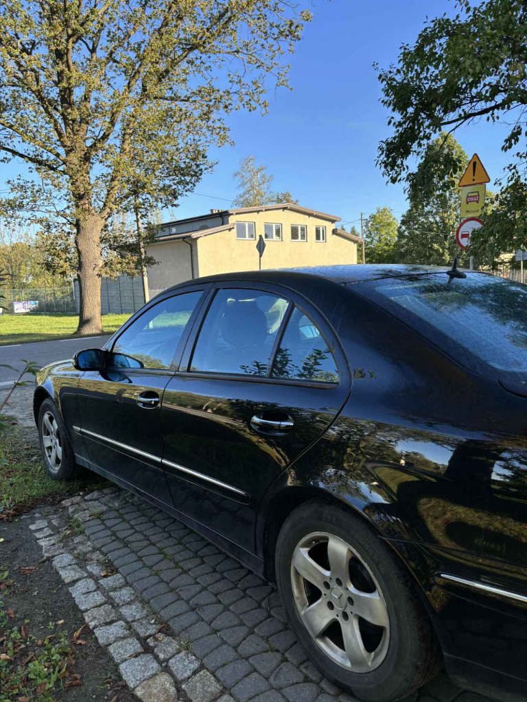 Mercedes Benz E 200 Tomaszów Mazowiecki - zdjęcie 1