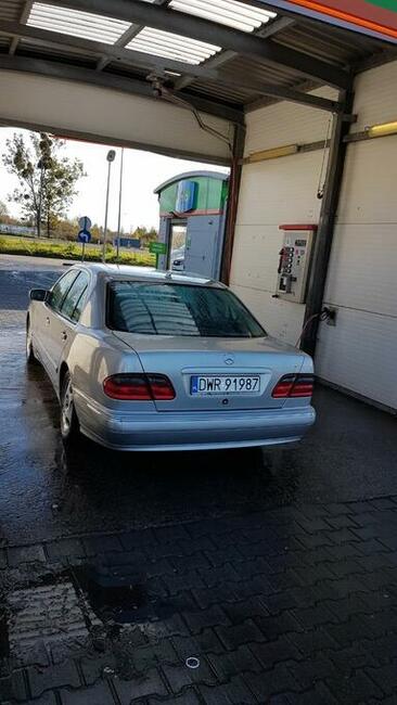 Mercedes E280 V6 204KM 2000r. AVANTGARDE TIPTRONIC LIFT Domasław - zdjęcie 2