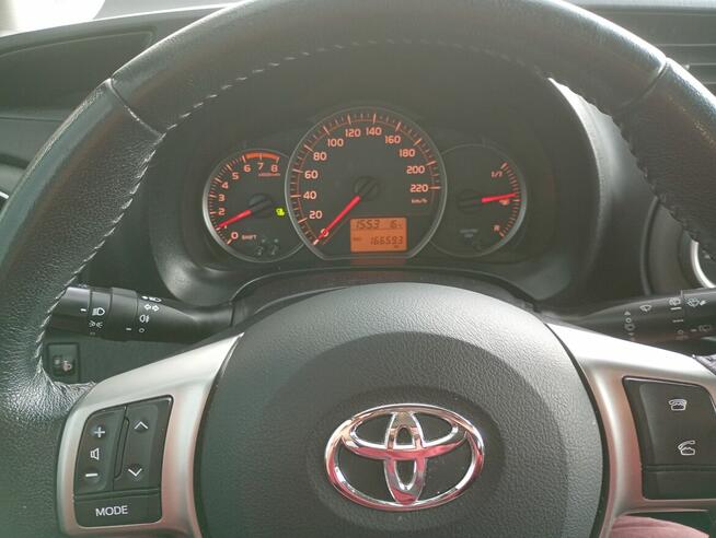 Toyota Yaris 1.3 Dynamic Kierlikówka - zdjęcie 3