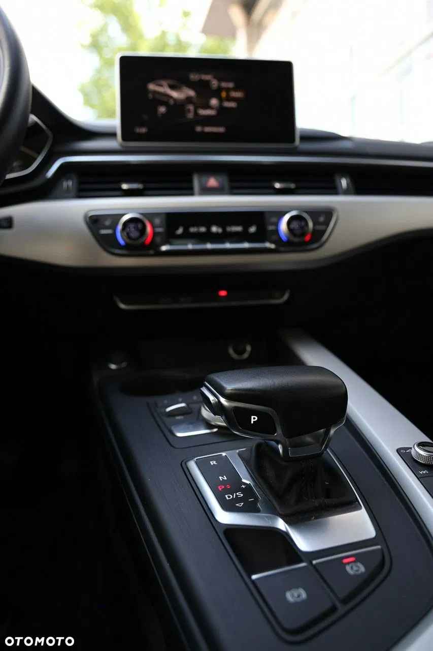 Audi A4 2019 · 48 935 km · 1 984 cm3 · Benzyna Tychy - zdjęcie 8