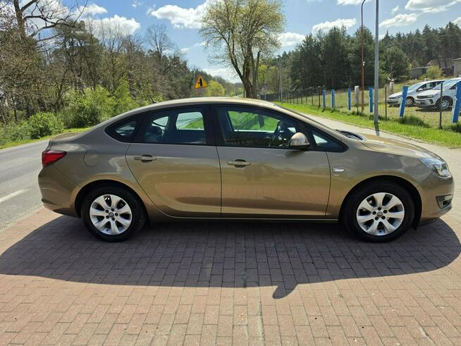 Opel Astra Sedan 1,4 benzynka w pięknym kolorze niski przebieg 117 tys Cielcza - zdjęcie 9