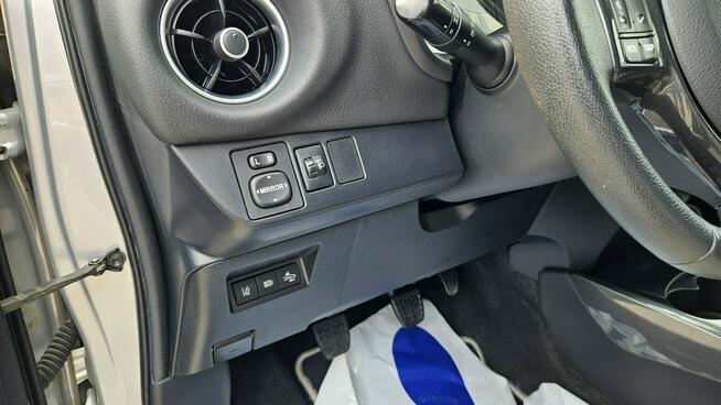 Toyota Yaris Warszawa - zdjęcie 9