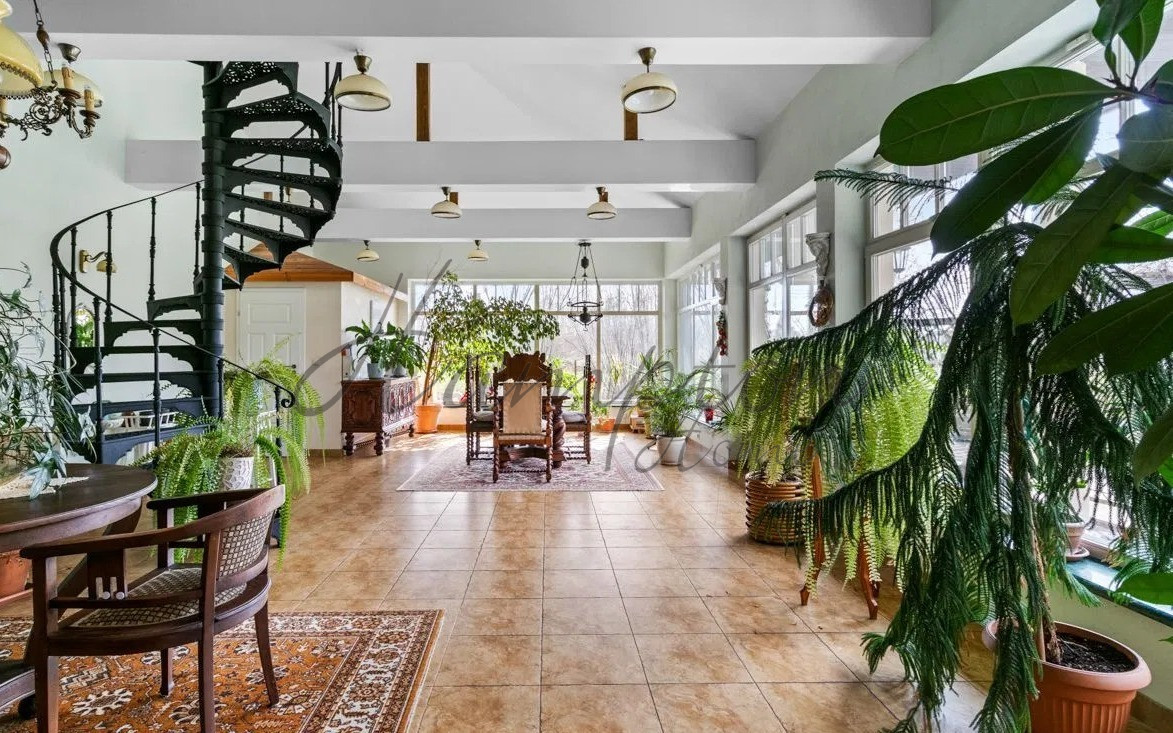 Z potencjałem dom, 4400 działka, duży garaż Strzeniówka - zdjęcie 9