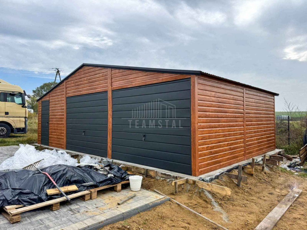 Garaż blaszany 9x6m 2 x brama uchylna drzwi drewnopodobny dach TS1196 Braniewo - zdjęcie 2