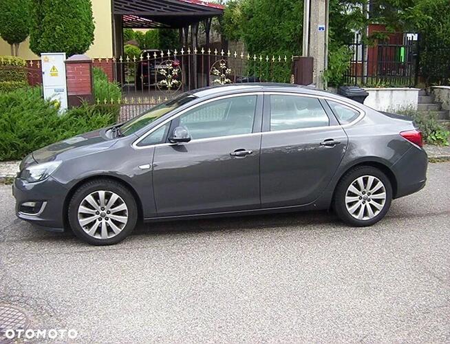 Opel Astra 1.4benz. 140km Sedan Pisemna Gwarancja Przebiegu Chojnice - zdjęcie 3