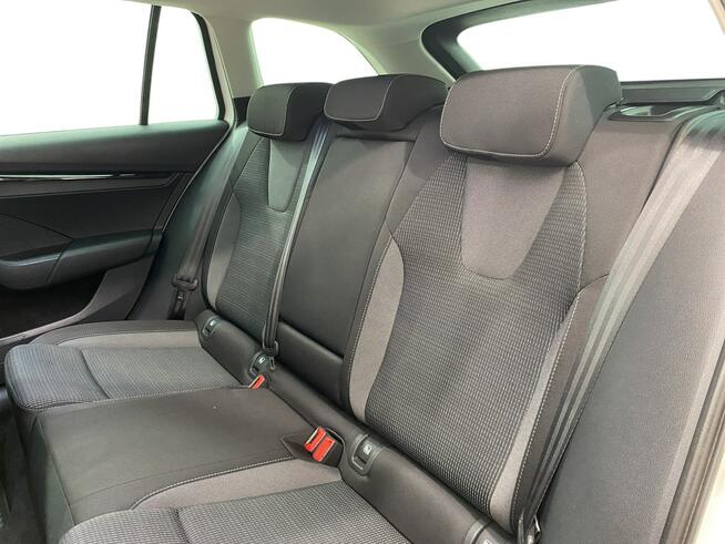 Skoda Octavia 2.0 TDI Ambition DSG Warszawa - zdjęcie 12