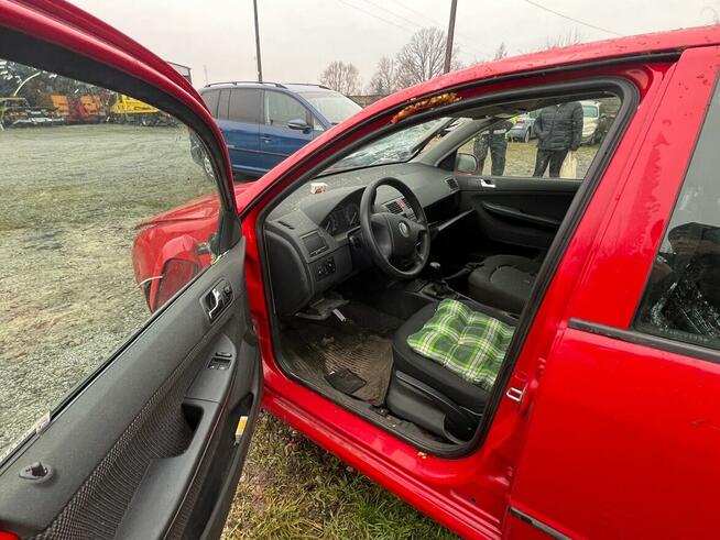 Samochód uszkodzony Popielina - zdjęcie 5