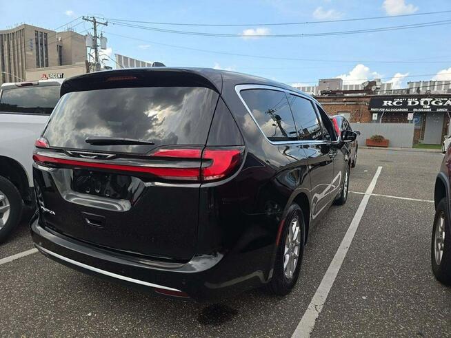 Chrysler Pacifica Bogata wersja wyposażenia / Benzyna / Auto jak nowe! Białystok - zdjęcie 4