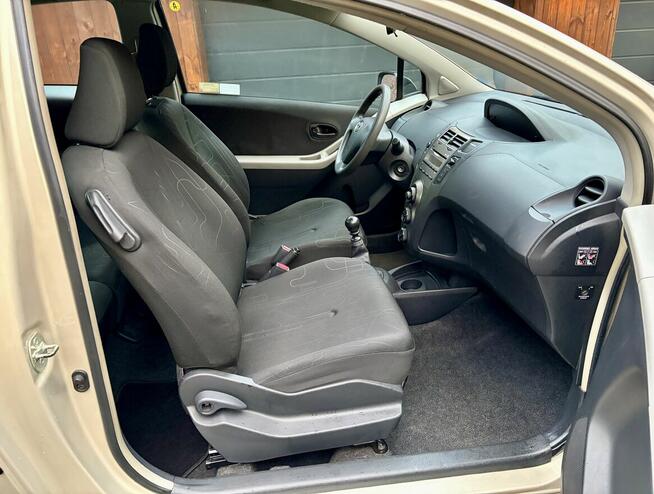 Toyota Yaris 1.3 Salon Serwis ASO - niski przebieg Bezwypadk Legionowo - zdjęcie 12