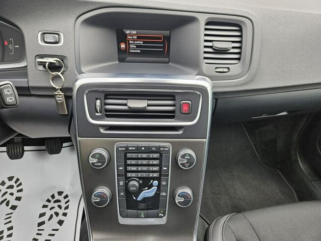 Volvo V60 2.0 diesel 5 cylindrów *Nowy Dwumas* Rok GWARANCJI Opoczno - zdjęcie 11