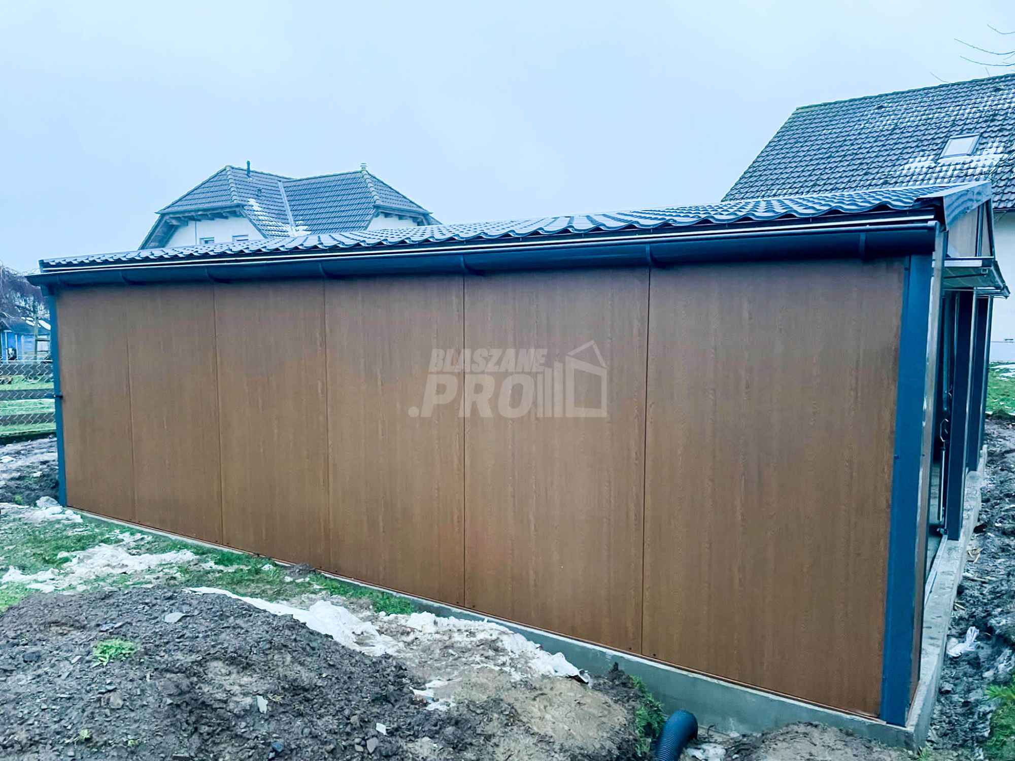 Garaż Ocieplany - Płyta Warstwowa  9x6  Blachodachówkadach GP260 Cieszyn - zdjęcie 5