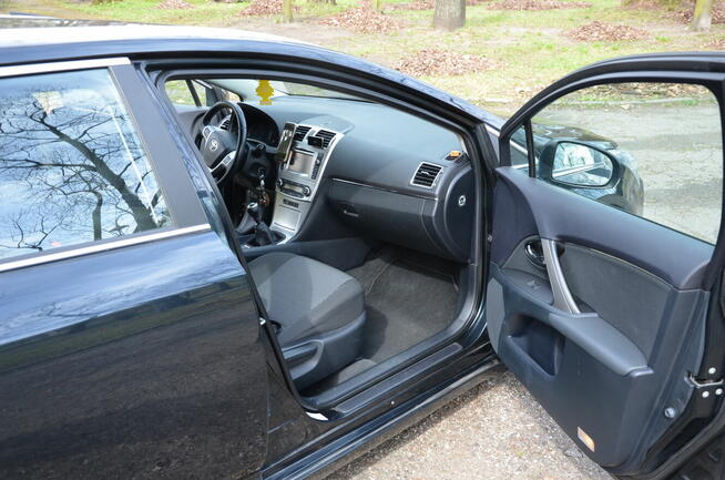 Toyota Avensis Sosnowiec - zdjęcie 7