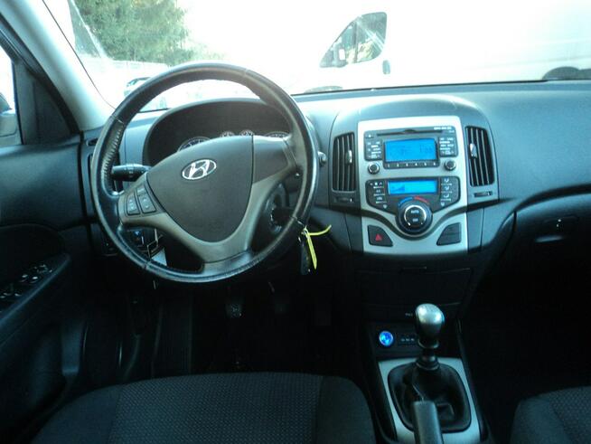 sprzedam ładnego HYUNDAIA  i30 1.6 b Lublin - zdjęcie 12