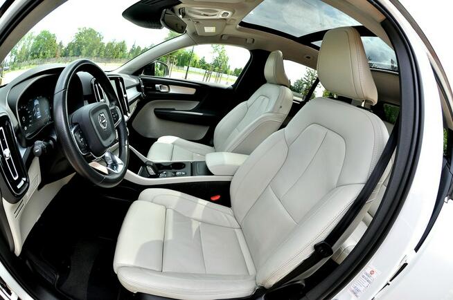 Volvo XC 40 2,0 150KM_D3_Harman-Kardon_Panorama_Led_Navi_Skóra_ Płock - zdjęcie 6