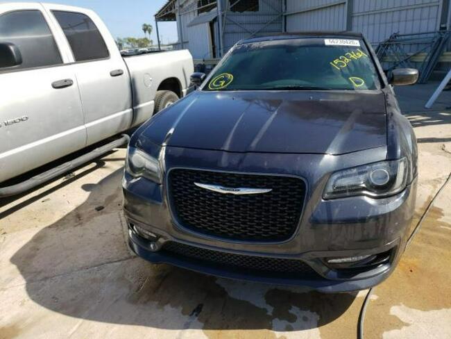 Chrysler 300C 2018, 3.6L, porysowany lakier Warszawa - zdjęcie 3