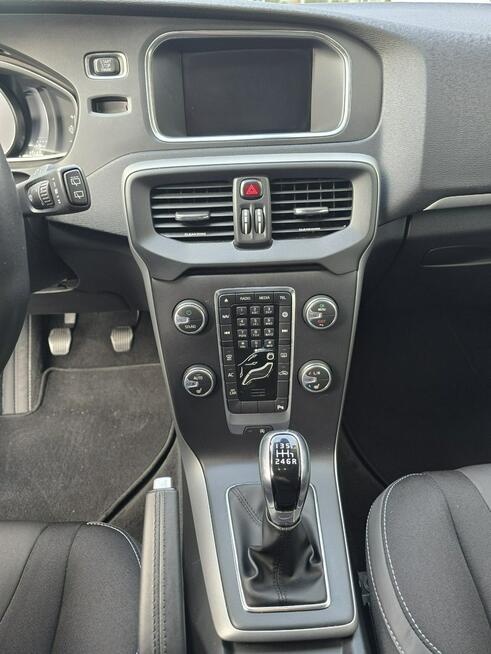 Volvo V40 T2 Momentum Tychy - zdjęcie 11