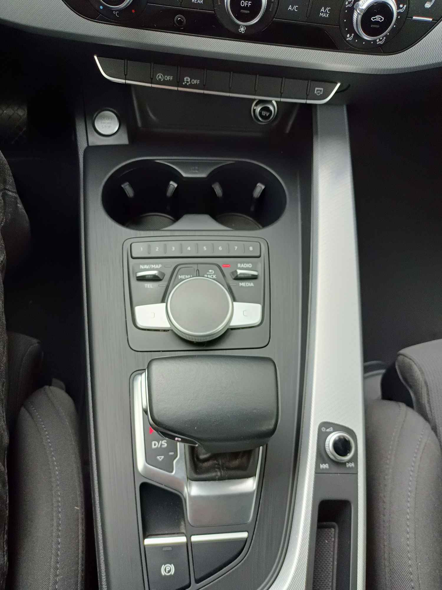 Audi A4 b9 kombi TDI Krzeszowice - zdjęcie 9