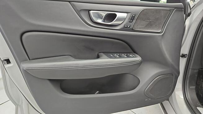 Volvo V60 2.0 B4 B Plus Dark ! Z Polskiego Salonu ! Faktura VAT ! Warszawa - zdjęcie 10