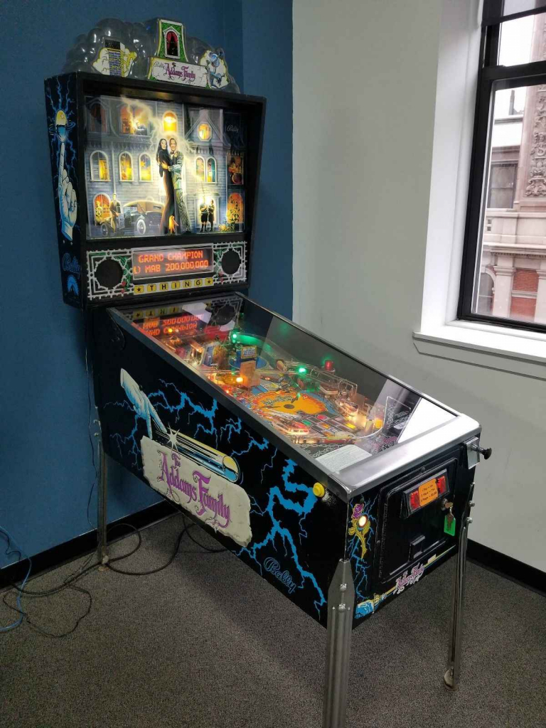 Bally Flipper Pinball Automat Addams Family Gry 1992 Rodzina Addams Wawer - zdjęcie 2