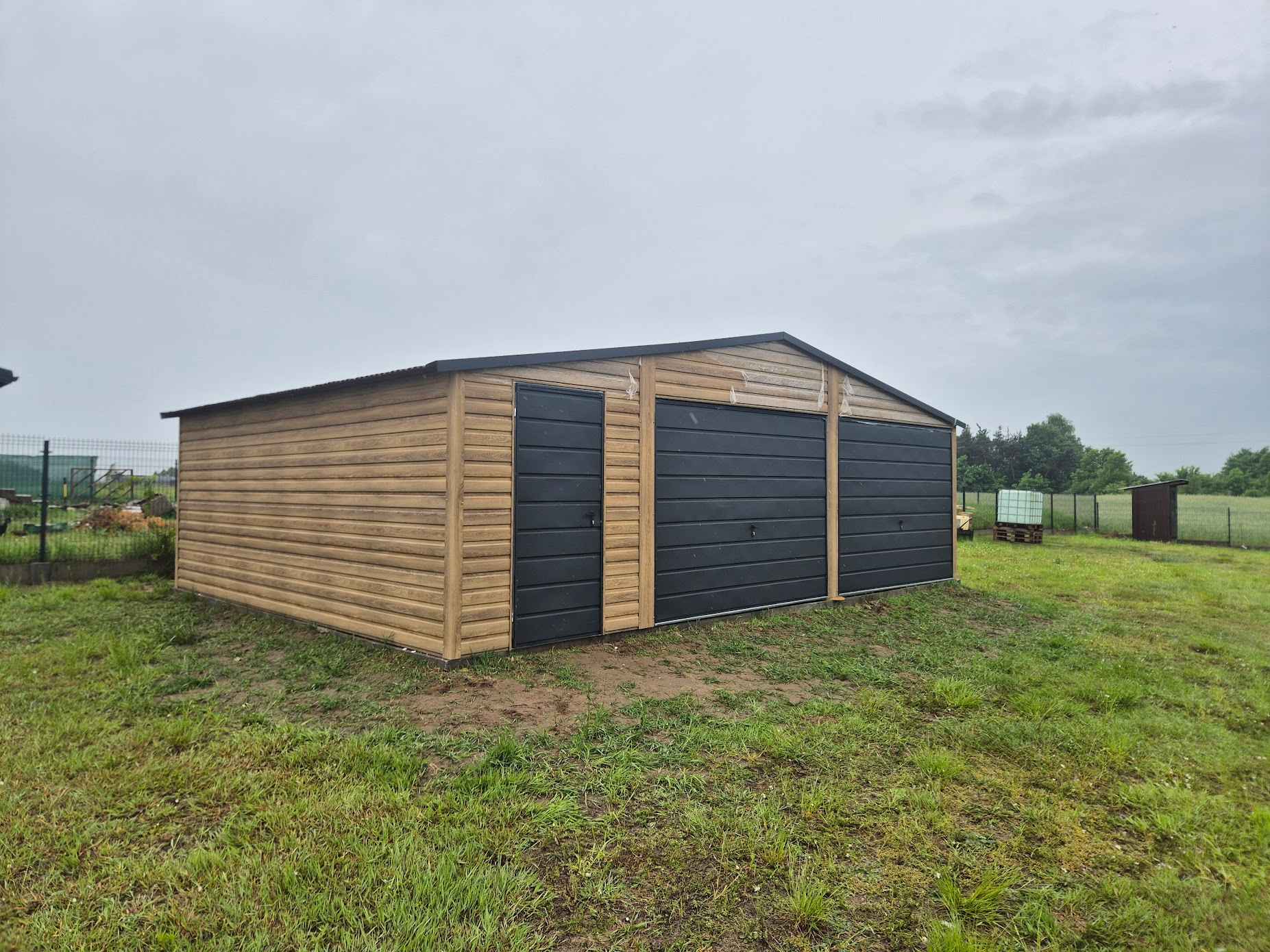 Garaż blaszany dwustanowiskowy 8×6m Winchester Dach dwuspadowy Radochów - zdjęcie 2