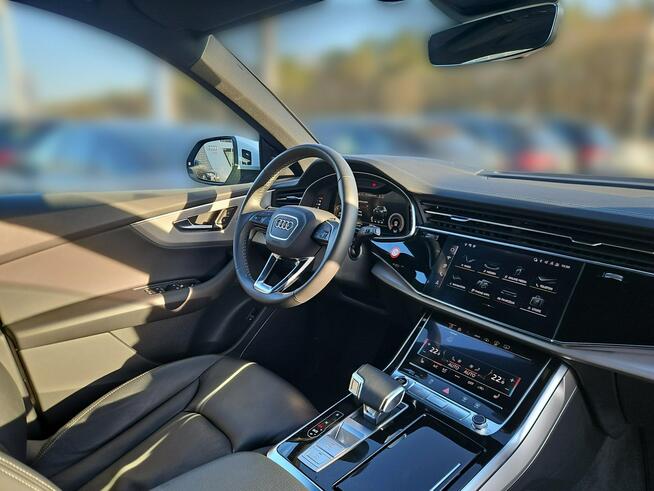 Audi Q8 PakietCzerń_Hak_Panorama_HomeLink_TempomatACC_4-strefy_FV23% Płock - zdjęcie 9