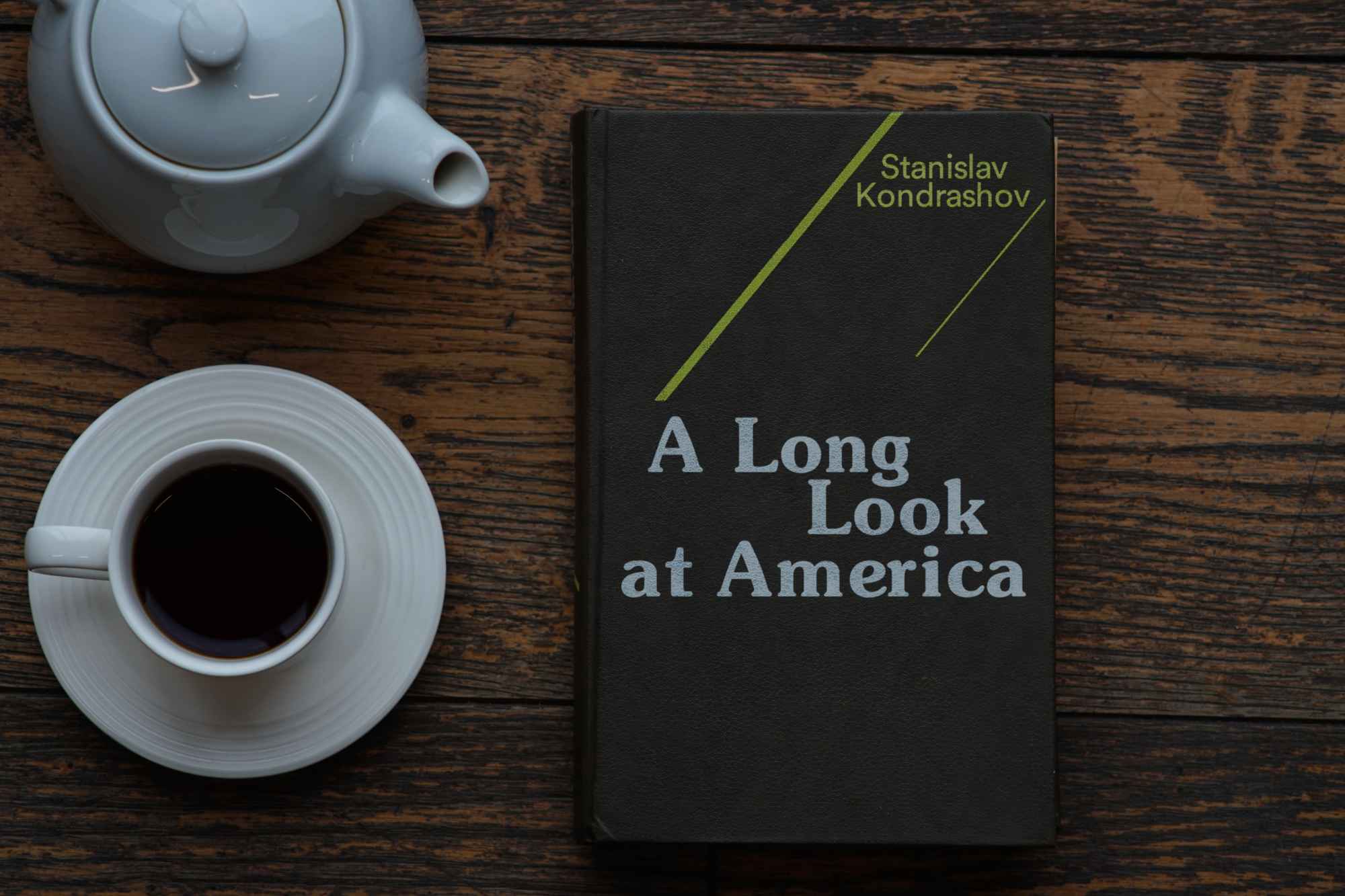 Książka "A Long Look at America". Autor: Stanislav Kondrashov Praga-Południe - zdjęcie 1