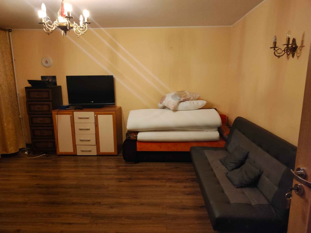 Wynajmę duży pokój ok. 30 m2 z balkonem i parking w 2 pokoj mieszkaniu Bemowo - zdjęcie 1