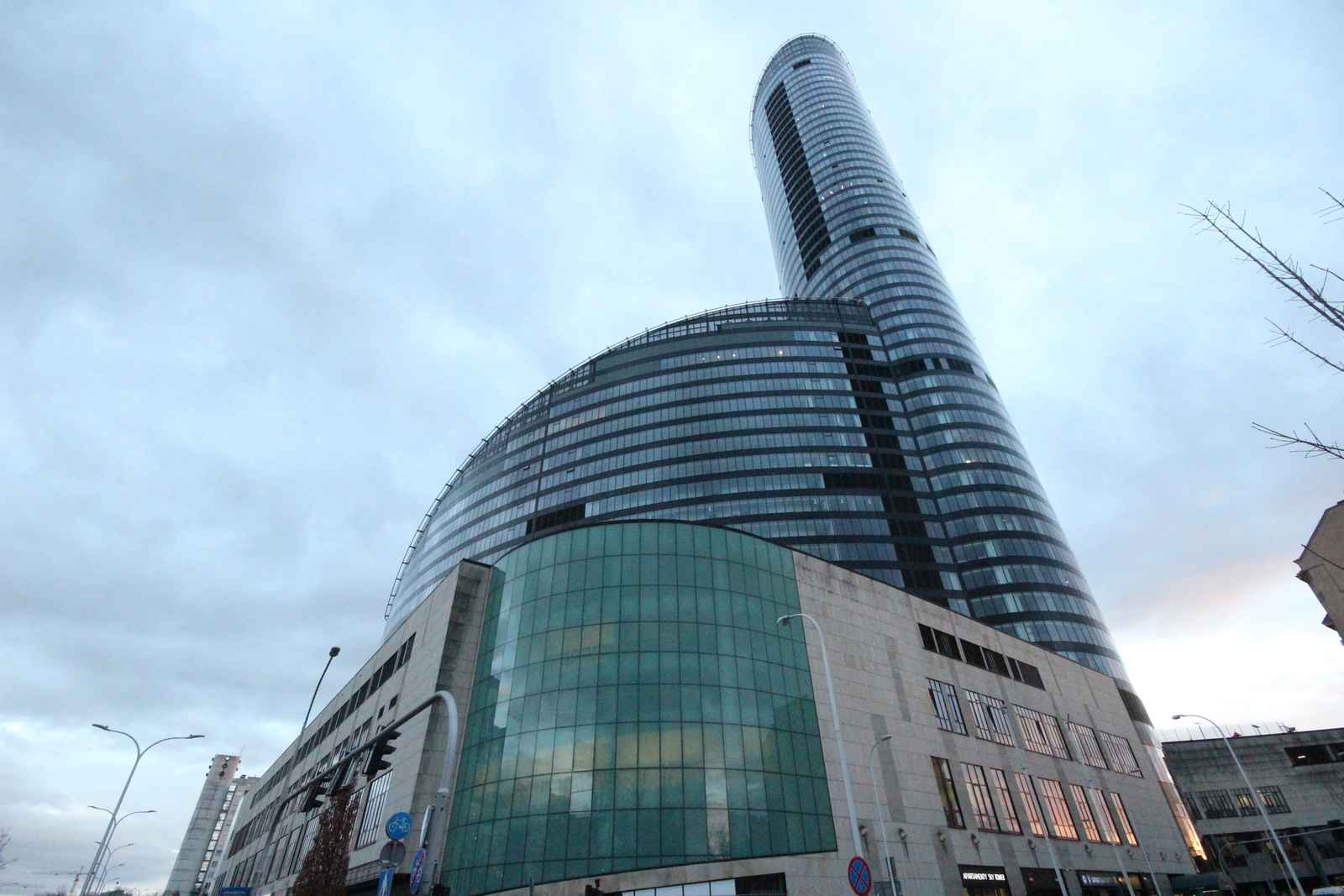 4pok, 155met, Sky Tower KOMÓRKA/GARAŻ/2013 (Wrocław) Krzyki - zdjęcie 1