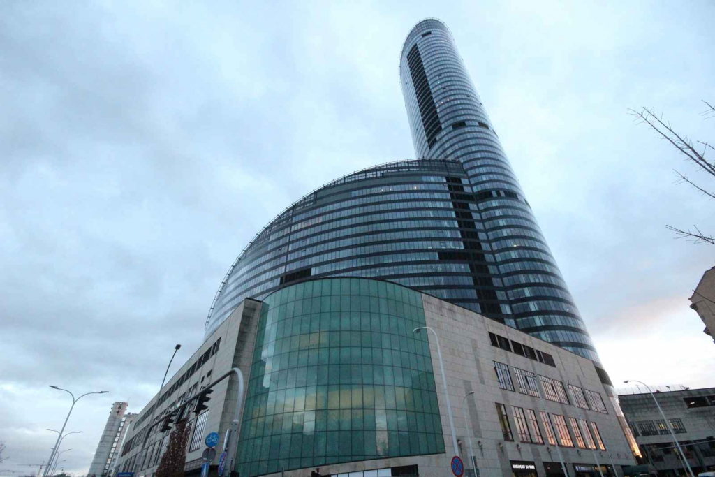 4pok, 155met, Sky Tower KOMÓRKA/GARAŻ/2013 (Wrocław) Krzyki - zdjęcie 1