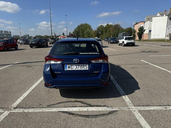 Toyota Auris 1,8 hybrid (2017) Białystok - zdjęcie 3
