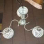 lampa sufitowa klosze szklane biale paseczki