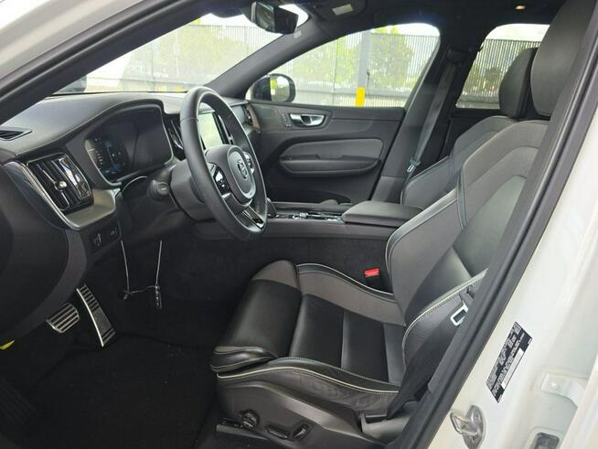 Volvo XC 60 AWD / R-Design / niski przebieg Warszawa - zdjęcie 7