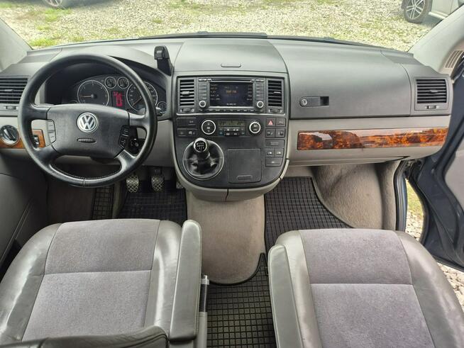 Volkswagen Multivan 7 osób Stan bdb stolik fotele kapitańskie hak Kraków - zdjęcie 12