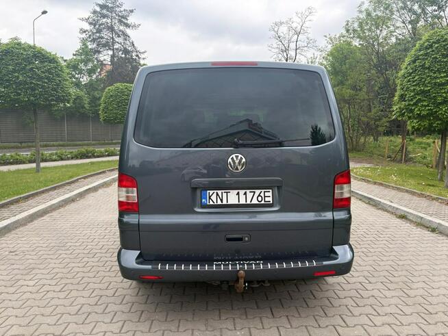 Volkswagen Multivan 7 osób Stan bdb stolik fotele kapitańskie hak Kraków - zdjęcie 8