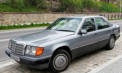 Mercedes w 124 sedan klasyk Dzierżoniów - zdjęcie 1