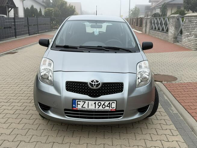 Toyota Yaris 2008 1.3 Benzyna Klima Zarejestrowany Gostyń - zdjęcie 2