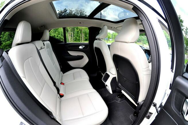 Volvo XC 40 2,0 150KM_D3_Harman-Kardon_Panorama_Led_Navi_Skóra_ Płock - zdjęcie 9