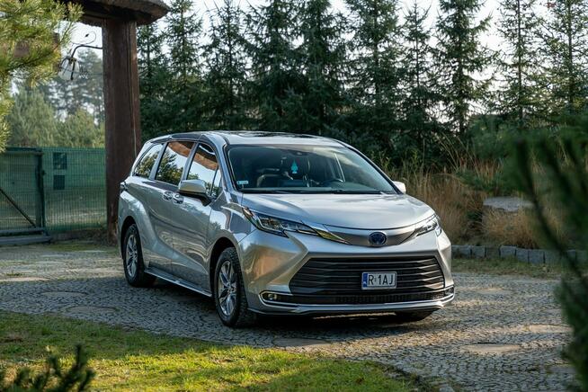Toyota Sienna Oryginalny przebieg / Bogato wyposażona / 2.5 Hybryda Ropczyce - zdjęcie 1