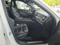 Volvo XC 60 AWD / R-Design / niski przebieg Warszawa - zdjęcie 8