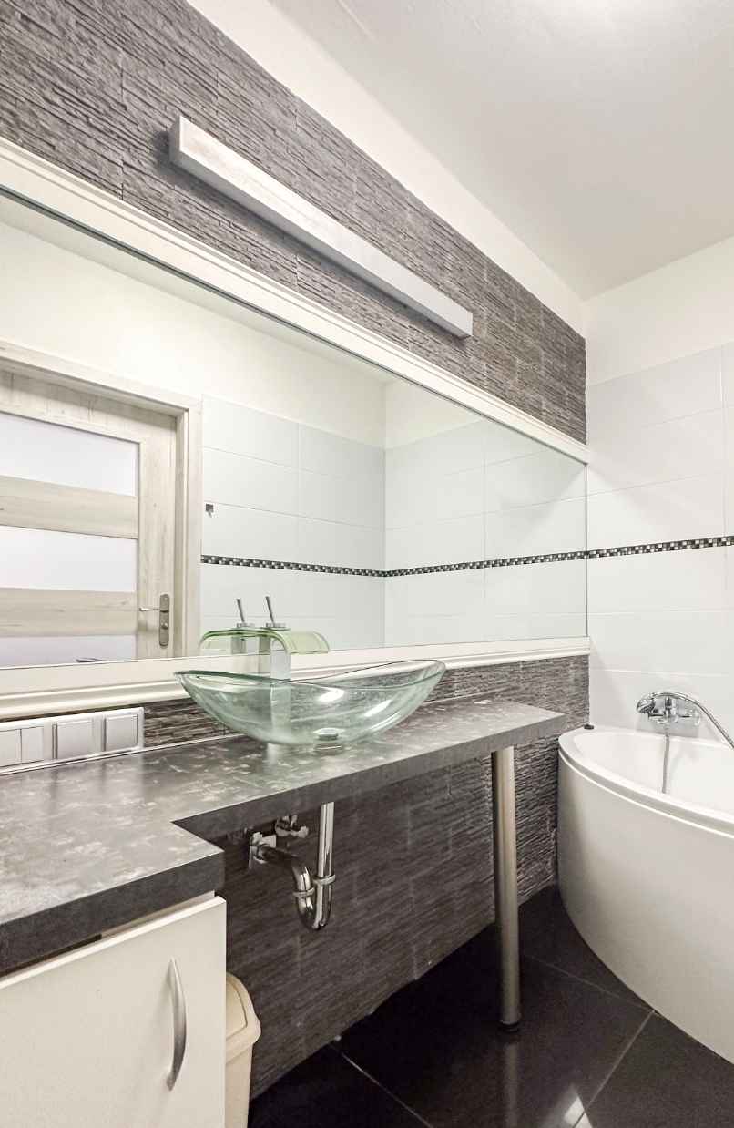 1pok, 37met, okolice Skarbowców BALKON/WINDA/2007 (Wrocław) Krzyki - zdjęcie 5