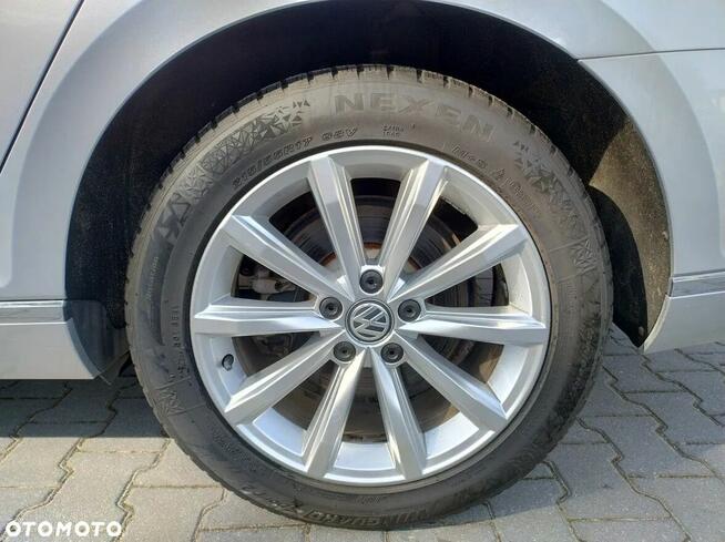 Volkswagen Passat 2018 · 140 598 km · 1 968 cm3 · Diesel Tychy - zdjęcie 11
