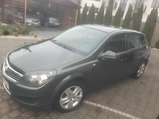 Sprzedam samochód Opel Astra 2010 rok Radom - zdjęcie 2