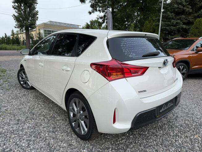 Toyota Auris 1.8 HSD 136KM  Serwisowany Kamera Ładny stan Otwock Mały - zdjęcie 4