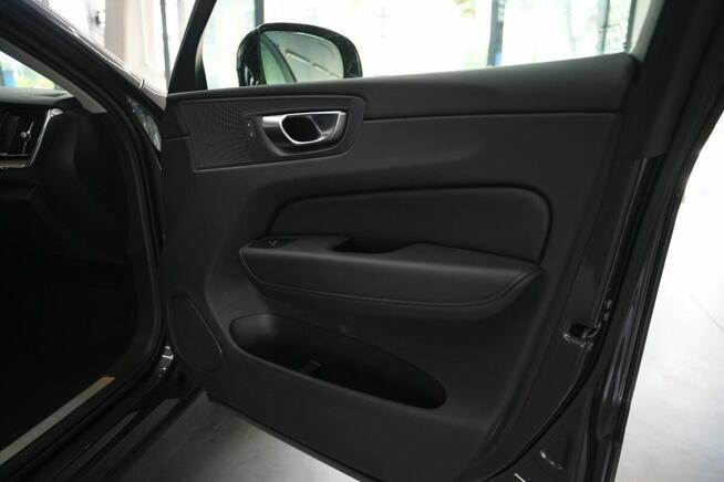 Volvo Xc 60 II 2.0 B5 AWD Plus Dark Theme Bezwypadkowy Węgierska Górka - zdjęcie 6