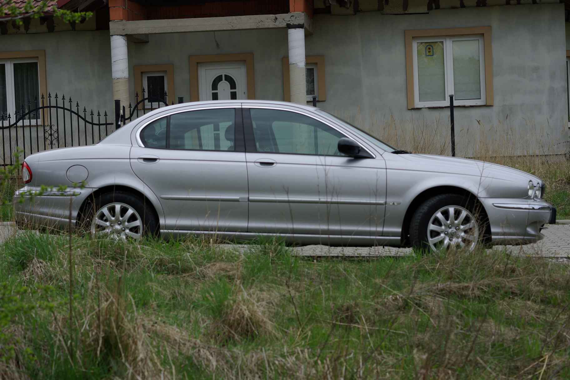 Jaguar X-Type 2.5 V6 4x4 - 2001, 150 tkm, 196 KM, Benzyna - 13000 zł Wełnica - zdjęcie 2