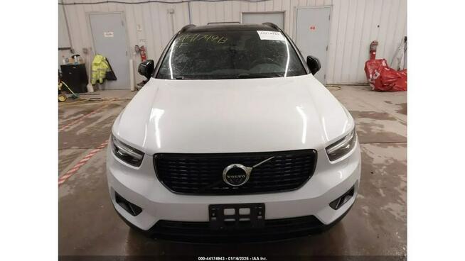Volvo XC 40 AWD / bogata wersja / niski przebieg Warszawa - zdjęcie 3